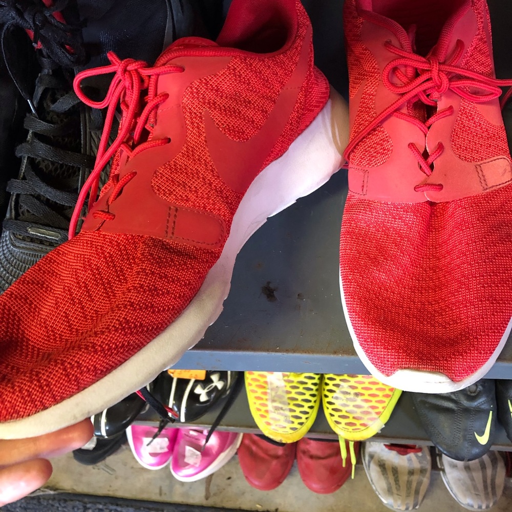 Men’s athletic shoes